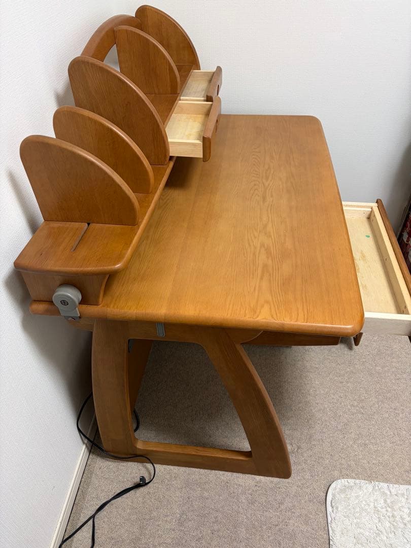 ①Maruni学習机(ワゴンとのセットのうち机部分)