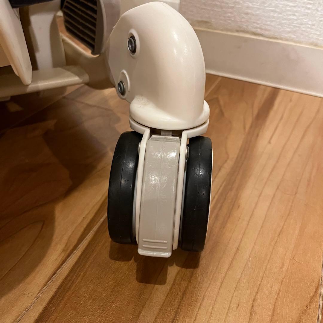 【美品・動作確認済】コンビ 電動 ハイローチェア ネムリラ4キャス AT