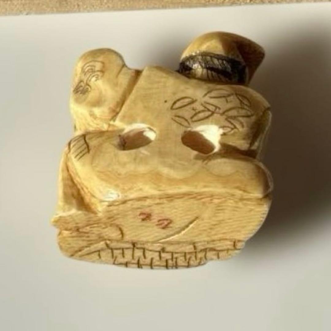 アンティーク 根付 漁師 網引き 彫刻 縁起物 提げ物