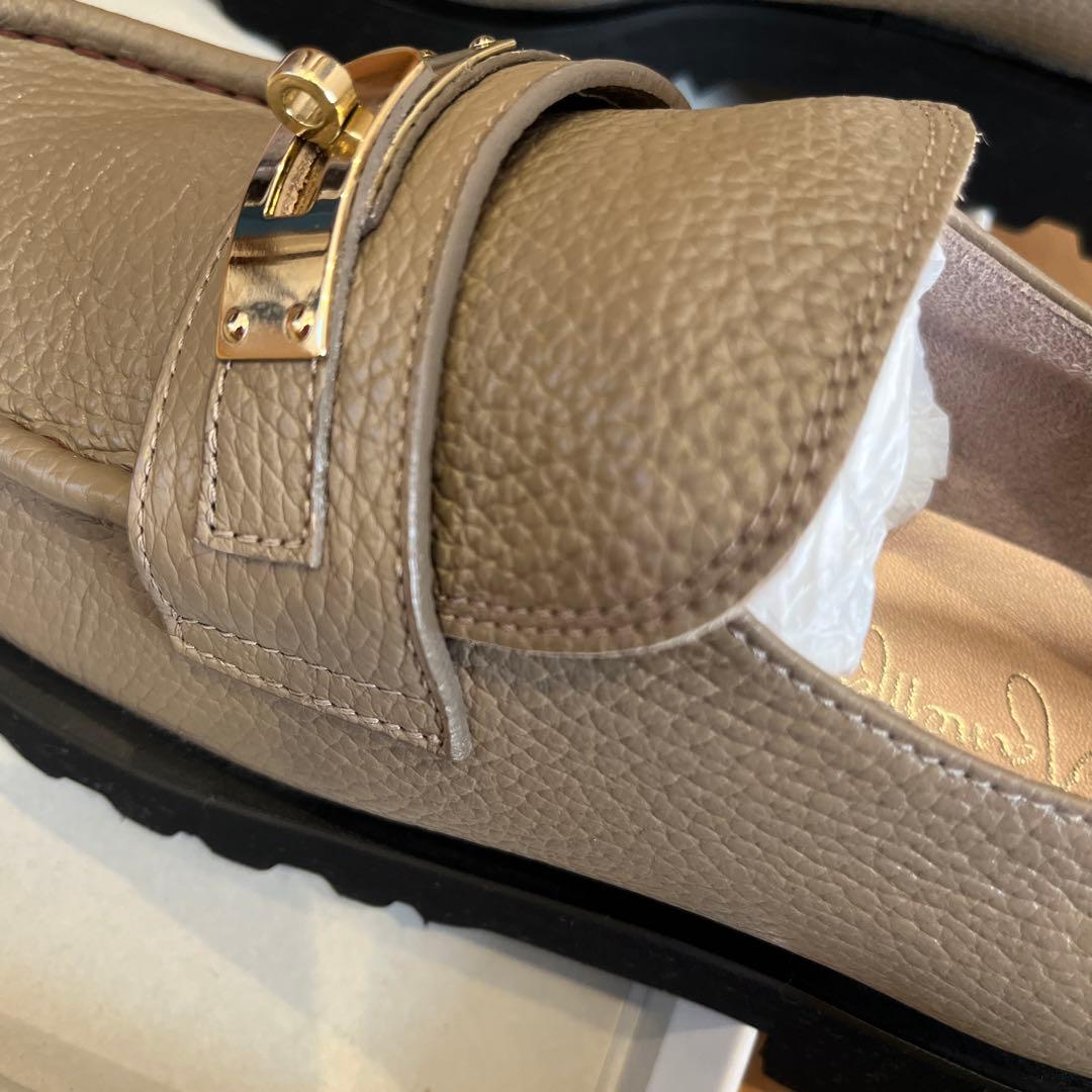 銀座かねまつ ベージュ レザー ローファー