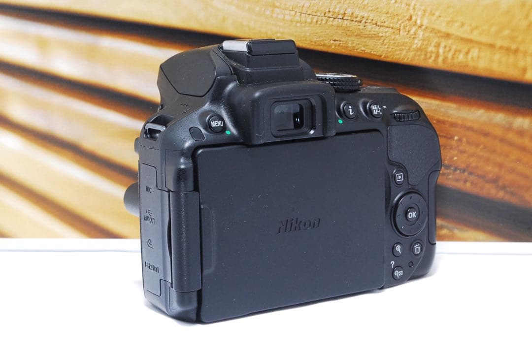 Nikon D5300 ダブルレンズキット ニコン 一眼レフカメラ　Wi-Fi