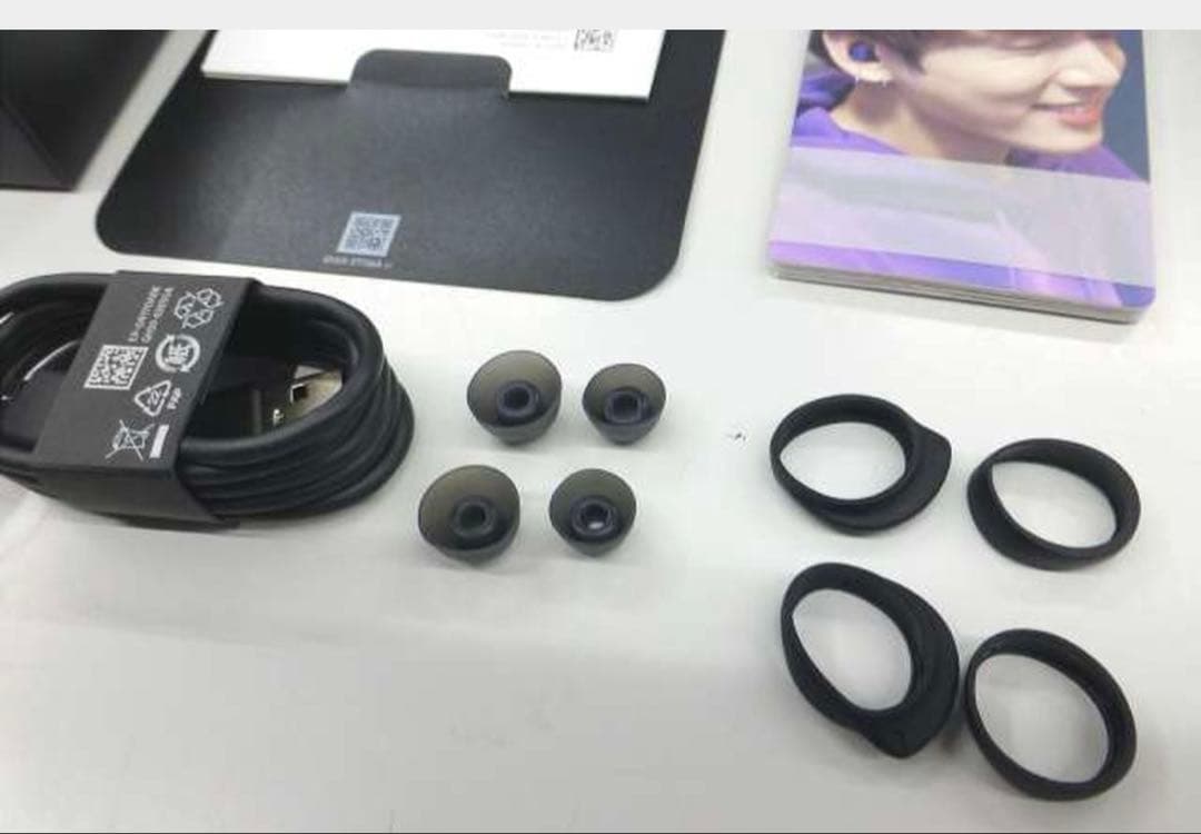 BTSワイヤレスイヤホン　 コラボ カード付き