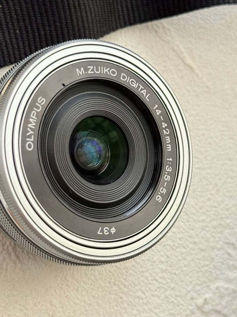 美品！ オリンパスOM-D E-M10 MarkIII デジタル一眼レフカメラ