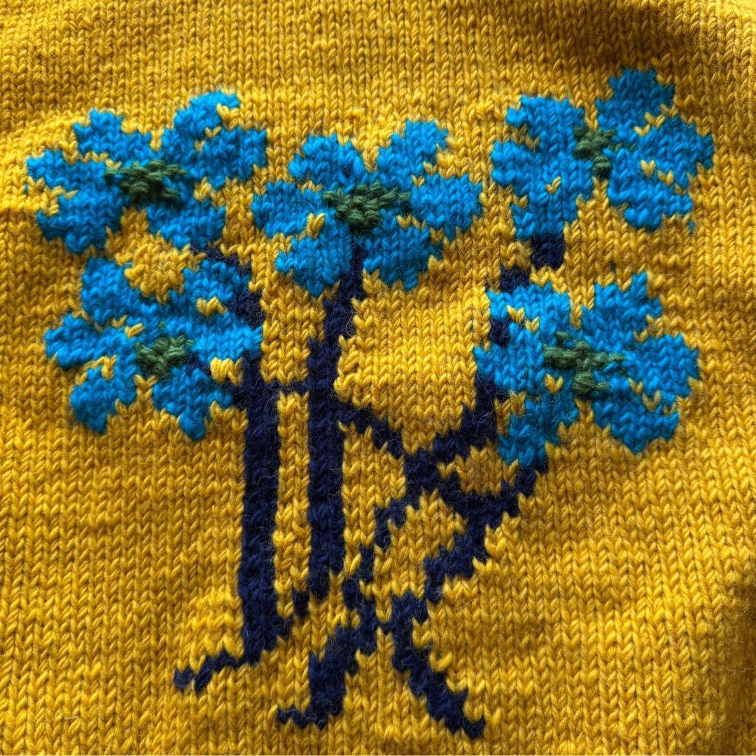 マクマホンニッティングミルズ フラワーロールネックニット　イエロー