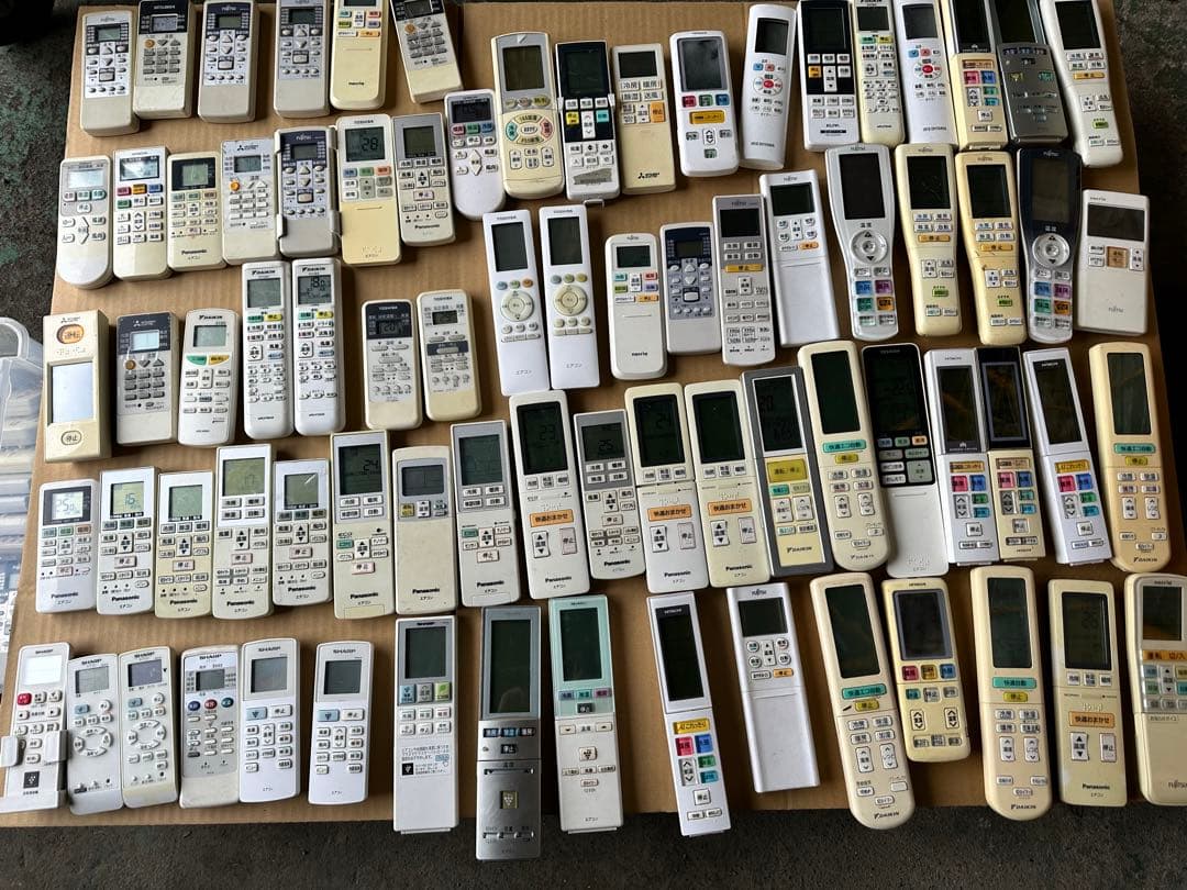 エアコン用リモコン多数セット各種90個です