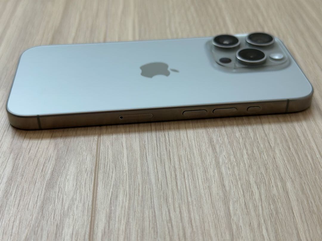 Apple iPhone 15 Pro ナチュラルチタニウム 本体
