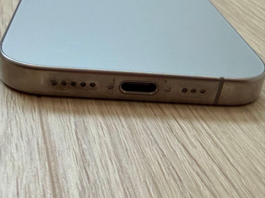 Apple iPhone 15 Pro ナチュラルチタニウム 本体