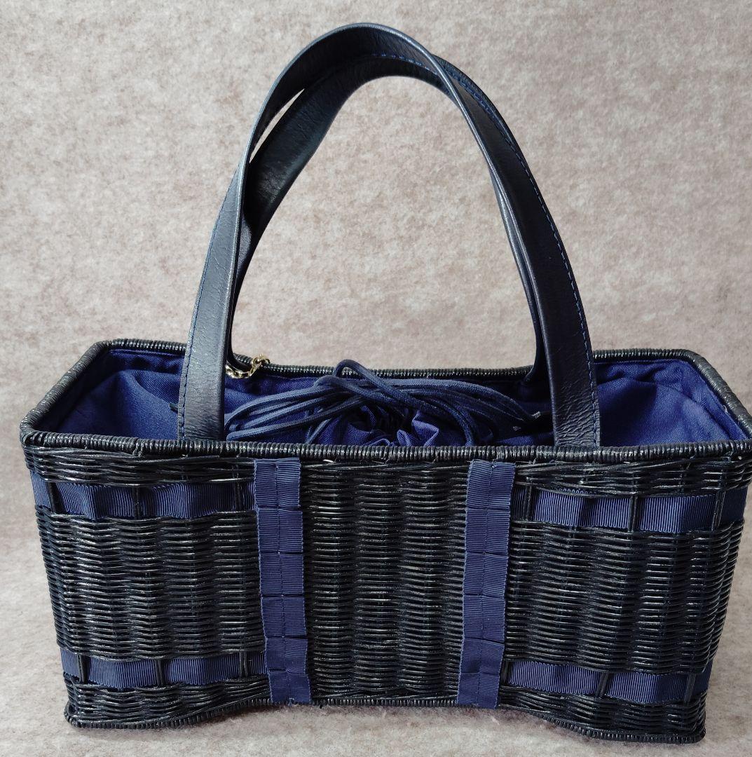 【3573】TOCCAラタン 巾着 カゴバッグ リボンチャーム ネイビー