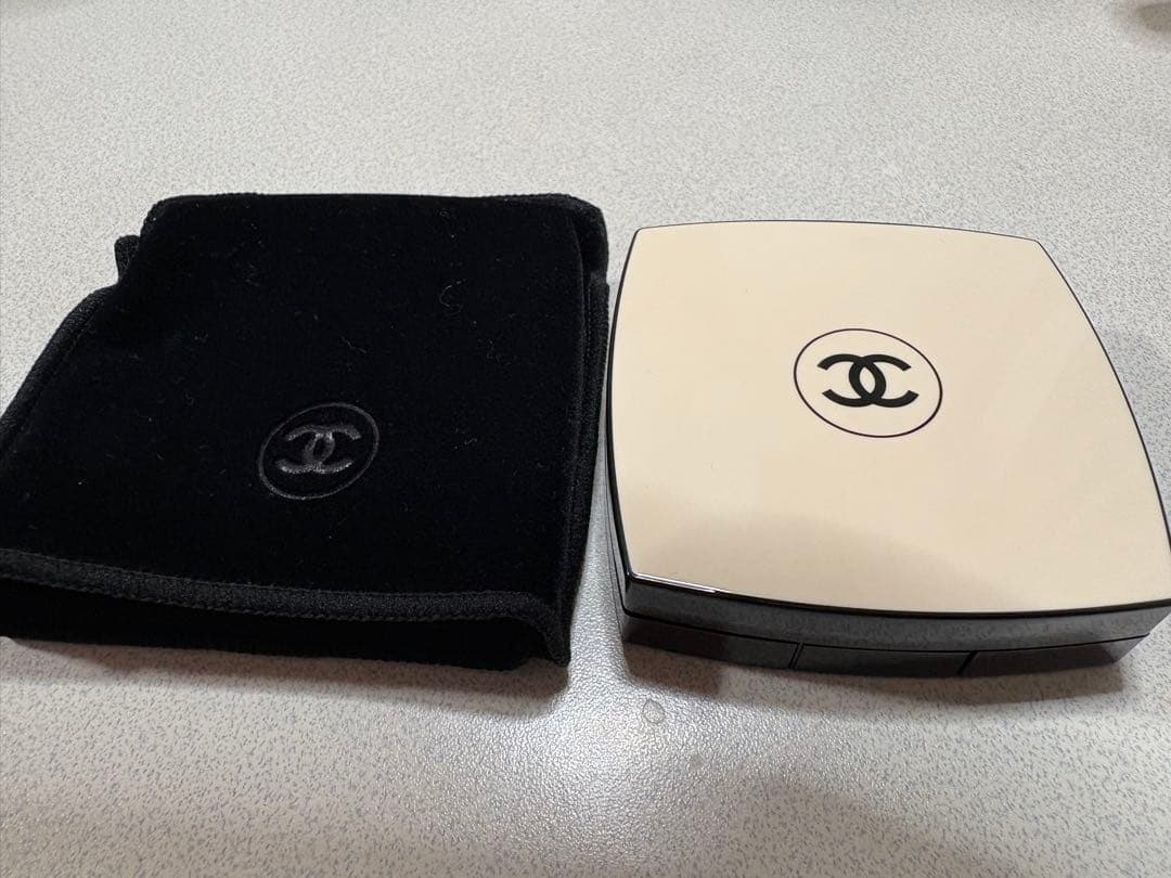 シャネル　レベージュパレットルガールウォーム　アイシャドウCHANEL