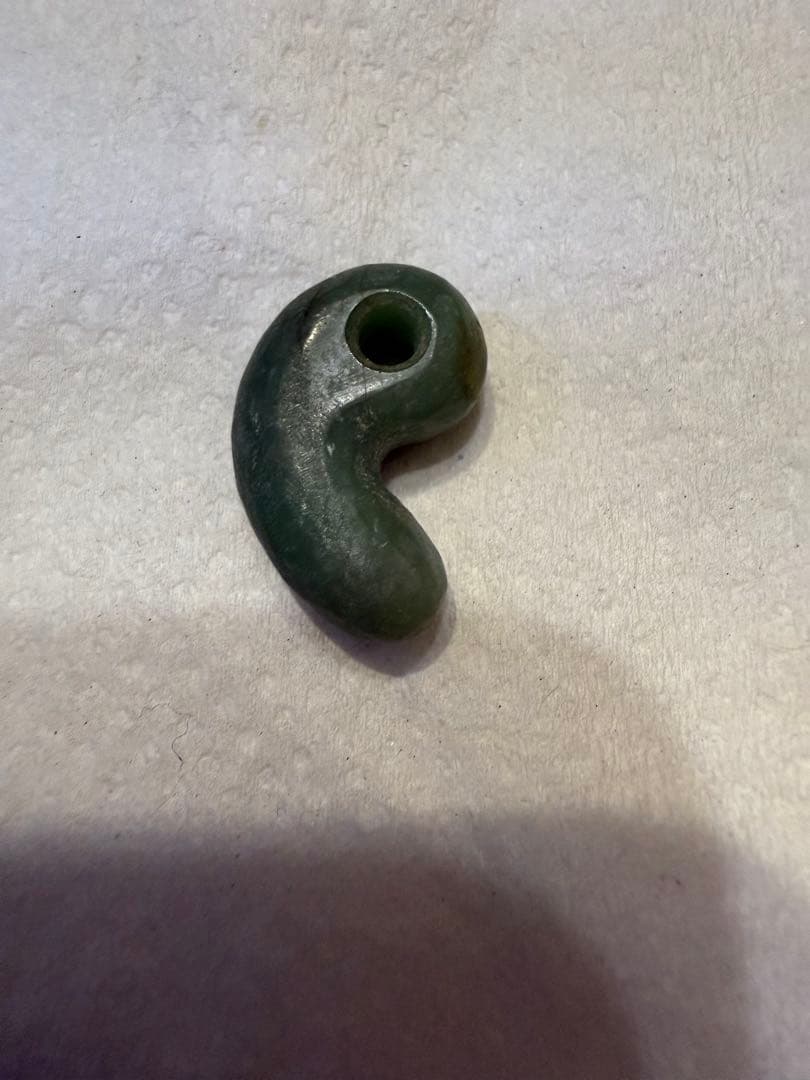 糸魚川産‼️勾玉‼️ご覧の通り説明不要の上クラス‼️青海の濃緑色ヒスイ‼️ロウカン‼️