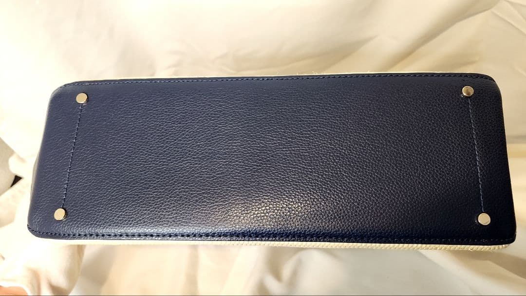 kate spade バッグ アイボリー/ネイビー　カゴ編み風トートバッグ　希少