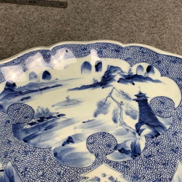 古伊万里染付みじん唐草に窓絵櫓風景図大皿 [B28339]