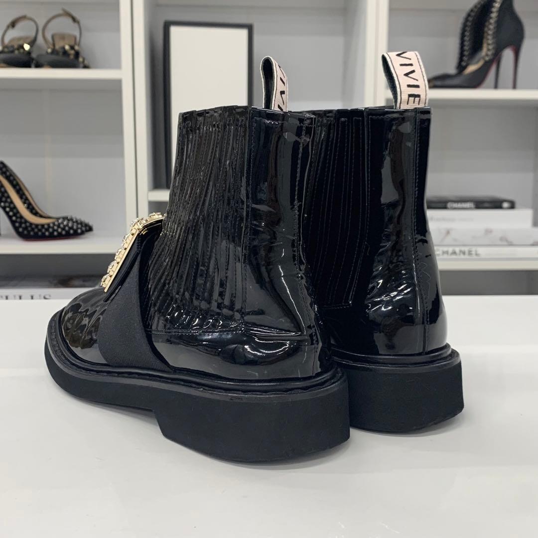 ロジェヴィヴィエ ヴィヴレンジャー パテント ストラスバックル ショートブーツ