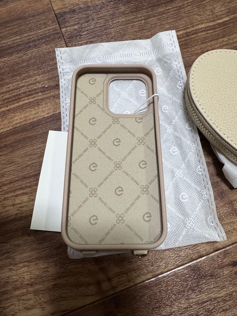 CUSTYPE iPhone15pro ホワイト色系