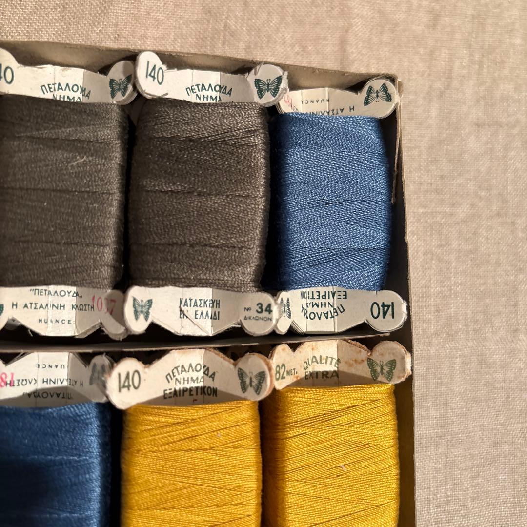 海外ビンテージ　蝶のロゴ　ソーイング　裁縫糸　立体糸巻き12個　箱付きAセット