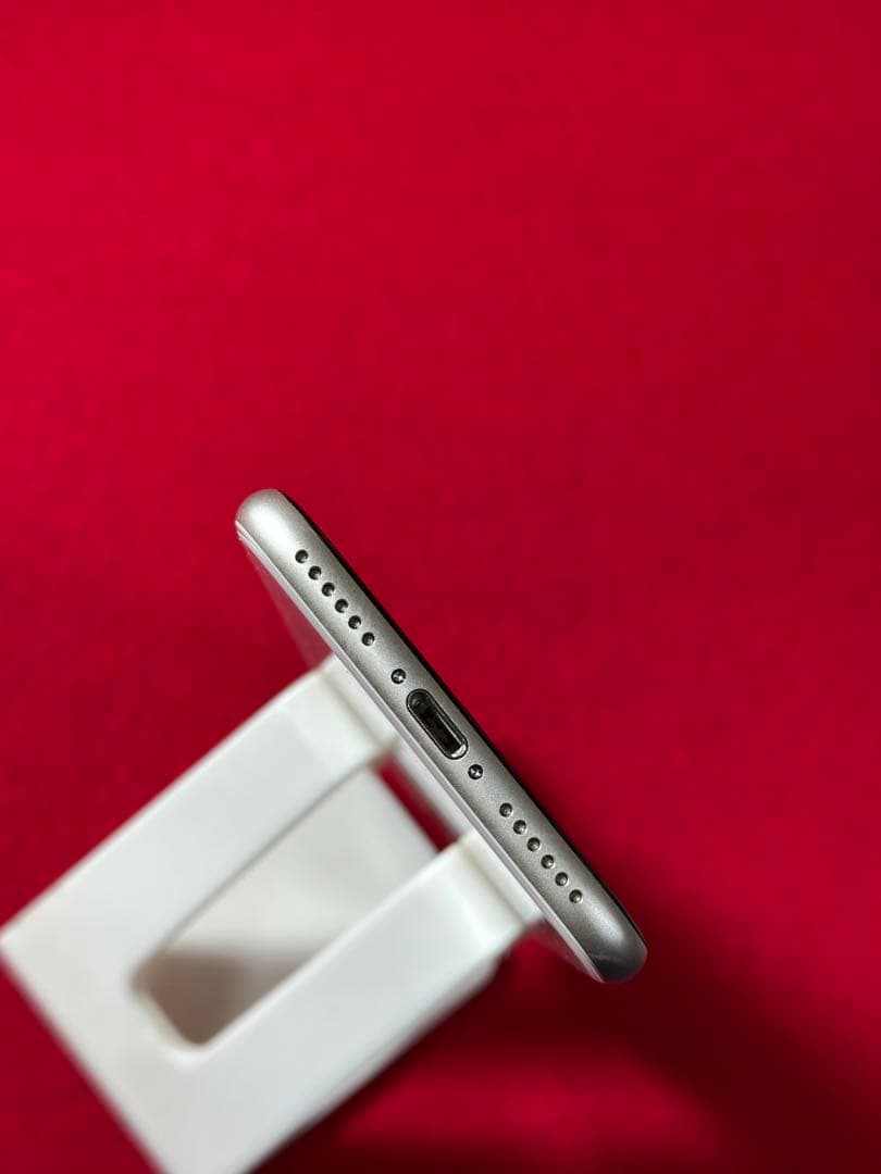 【6596】iPhone SE3第3世代スターライト 64GB simフリー