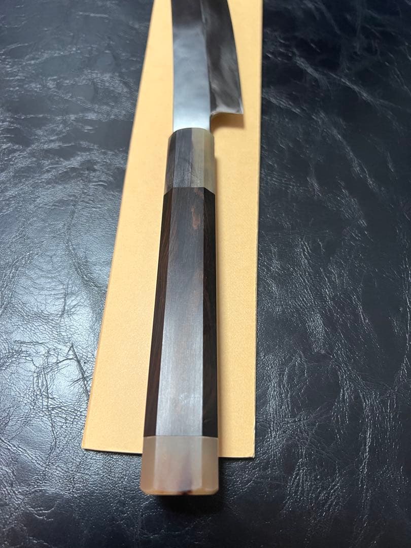【限定特価】【鏡面・本刃付】8寸 切付柳刃(反り付) 黒檀色水牛柄 鞘付き