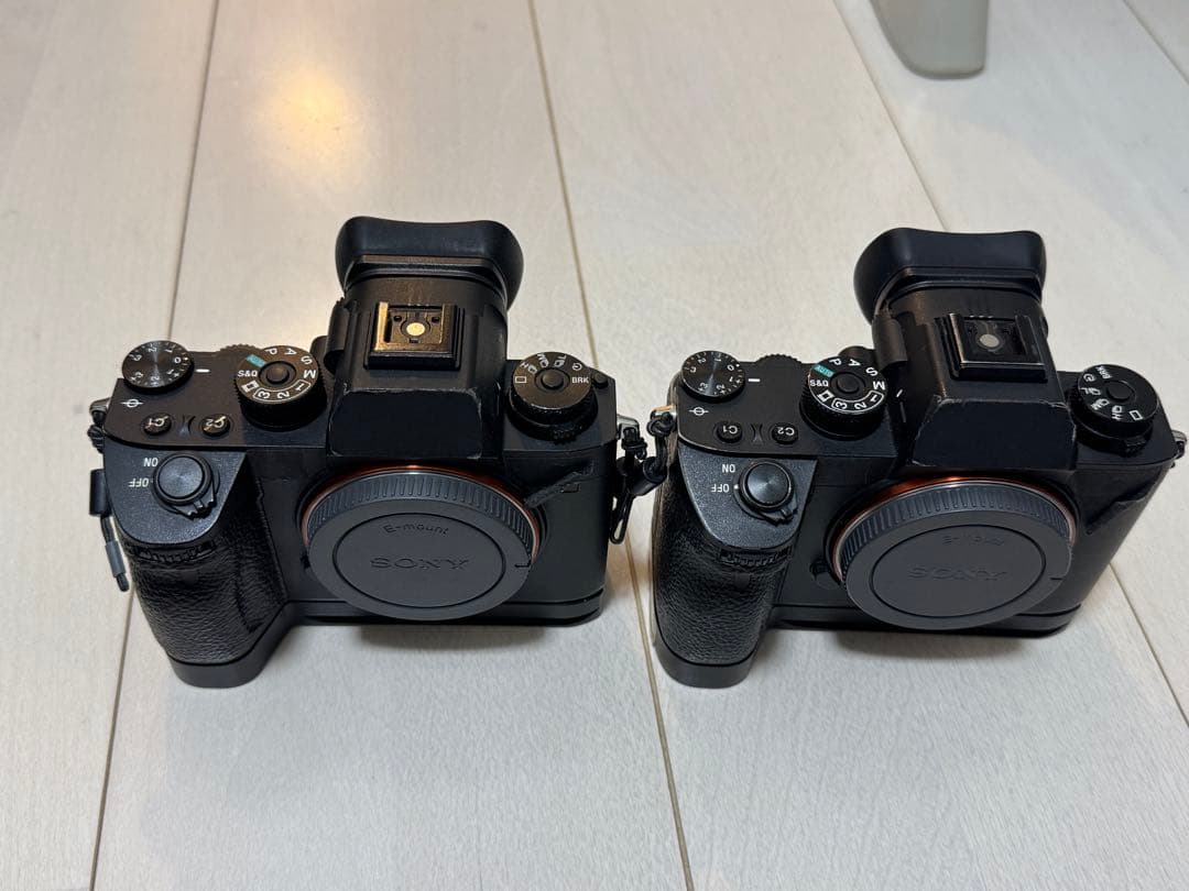 Sony α9 初代　それぞれ互換縦グリップ付き　残量表示対応バッテリー4個付属