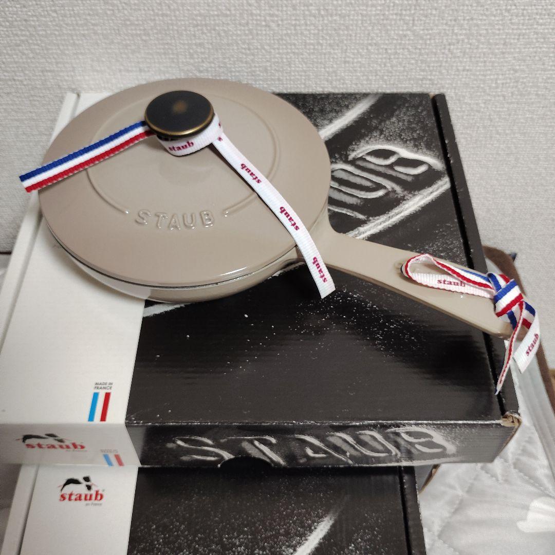 新品未使用 staub スキレット リネン 小型フライパン 取扱説明書付