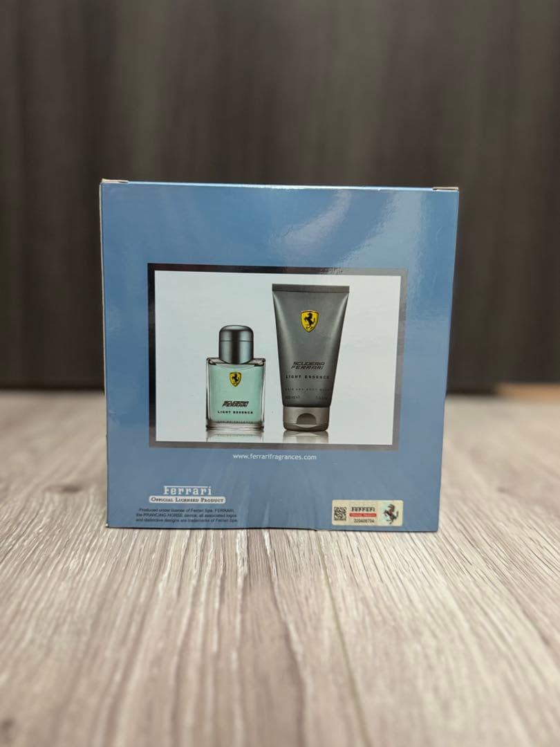 新品　フェラーリ香水「スクーデリア フェラーリ ライトエッセンス ギフトセット」