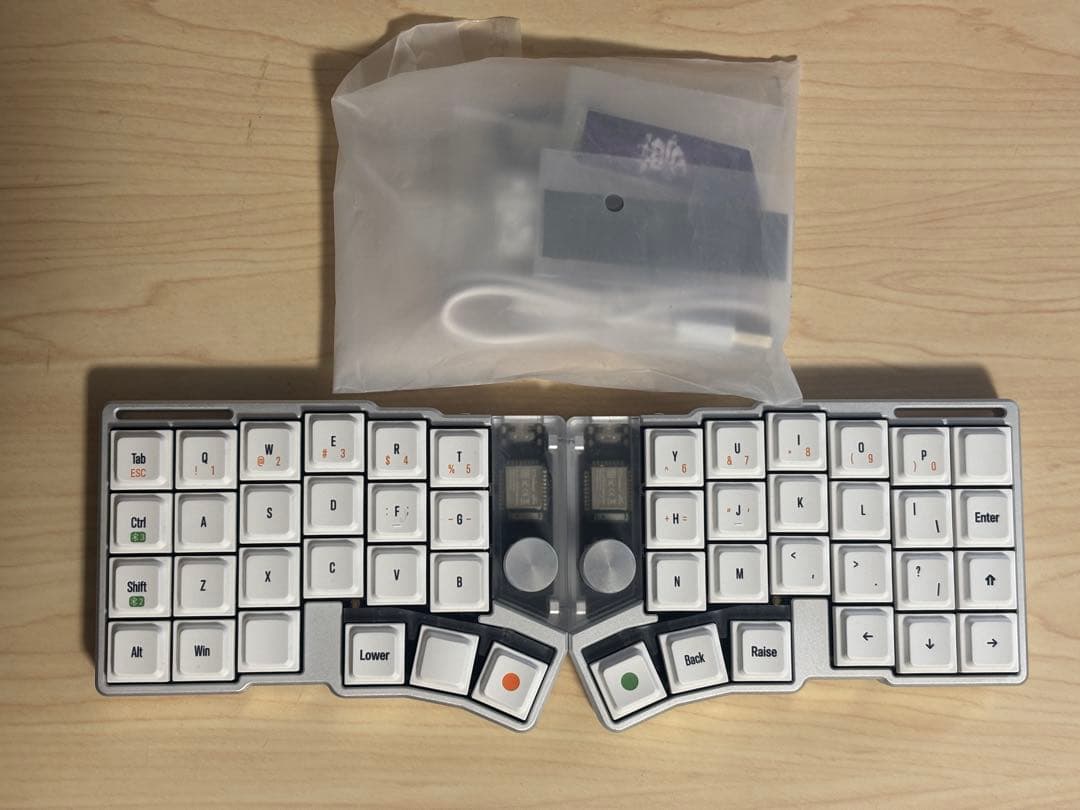 Cornix LP 分割型キーボード