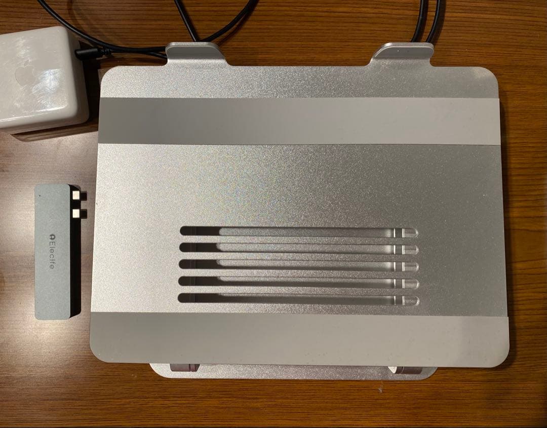 MacBook Pro 13インチ　M1 チップ　充電器・ハブ付き