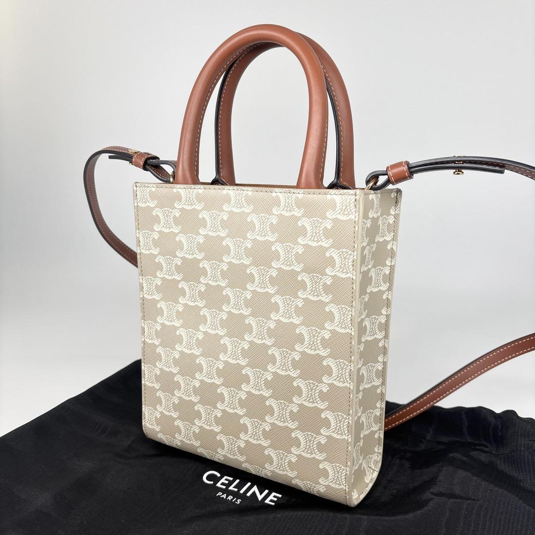 新品未使用 セリーヌ トリオンフ バーティカルカバ ショルダーバッグ レディース