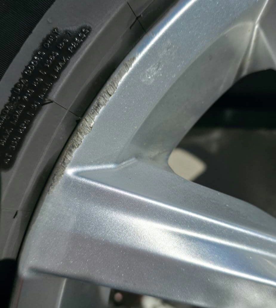 お値下げフォルクスワーゲンT-ROC 純正サマータイヤ ホイール PIRELLI