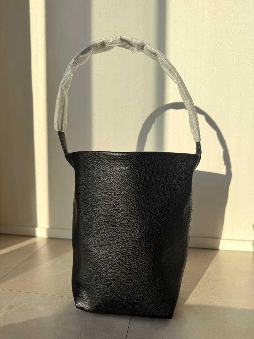 久々出品＊新品未使用＊【ブラックトートバッグ THEROW ロゴ付き】