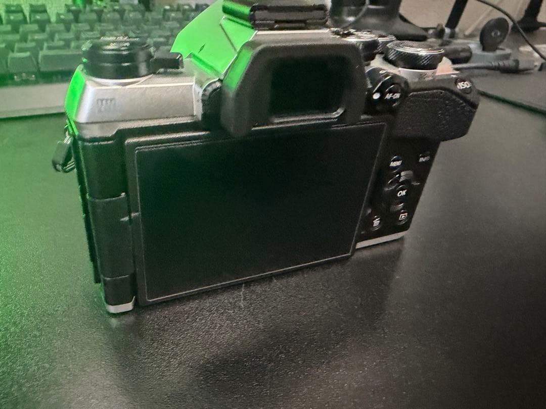 OM SYSTEM OM-5 Mark II シルバー　ボディ単体