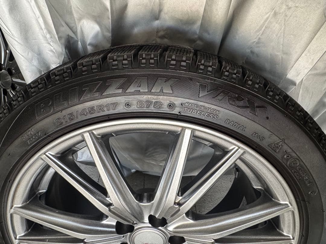 【値下げ】トヨタ86 Brembo対応ホイール&スタッドレス215/45R17