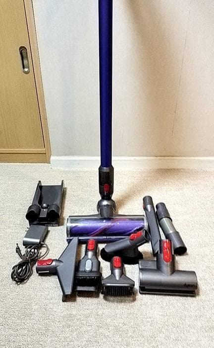 【極美品＆動作品】dyson コードレスクリーナー ダイソンV10 SV12