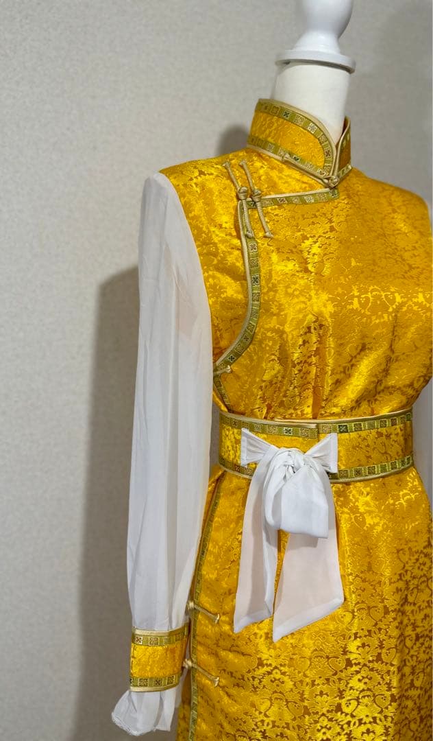 モンゴルの民族衣装　馬頭琴　モリンホール　モンゴルデール　VIVANT デール