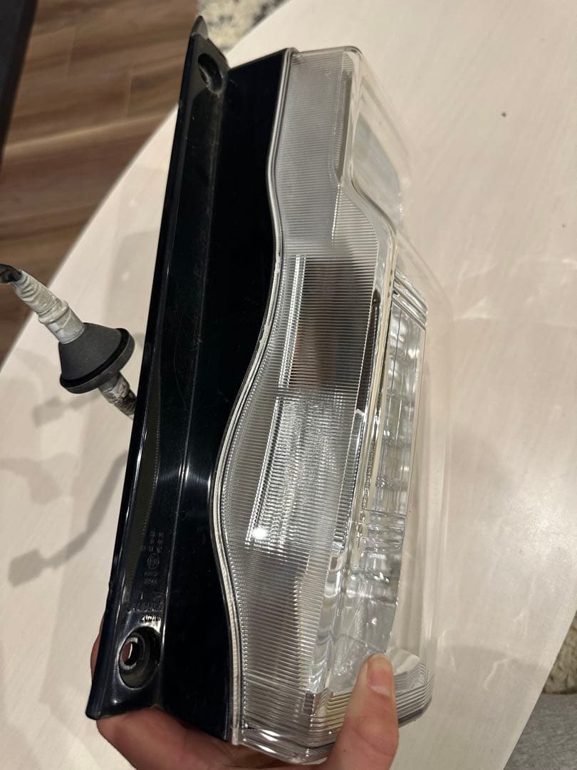 ダイハツ　タントカスタム　右テール