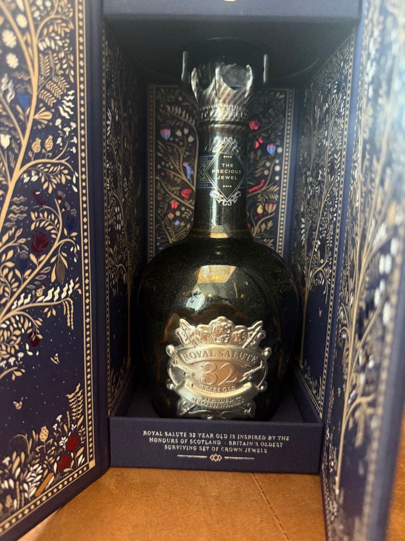 ウイスキー  SALUTE 32 Year Old