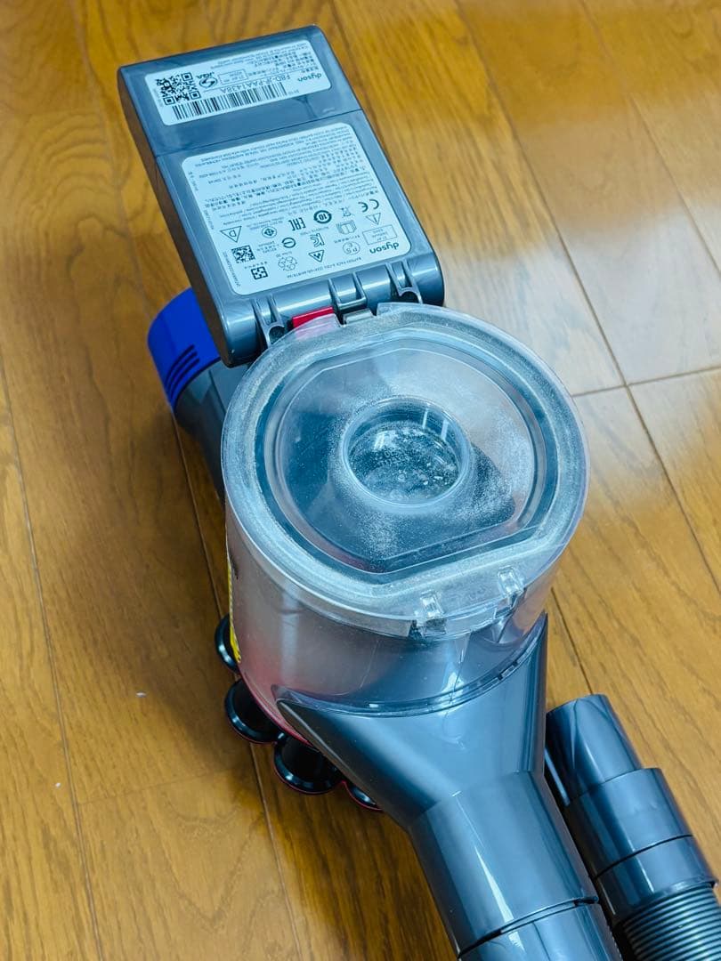 dyson V8 fluffy extra ダイソン サイクロンクリーナー