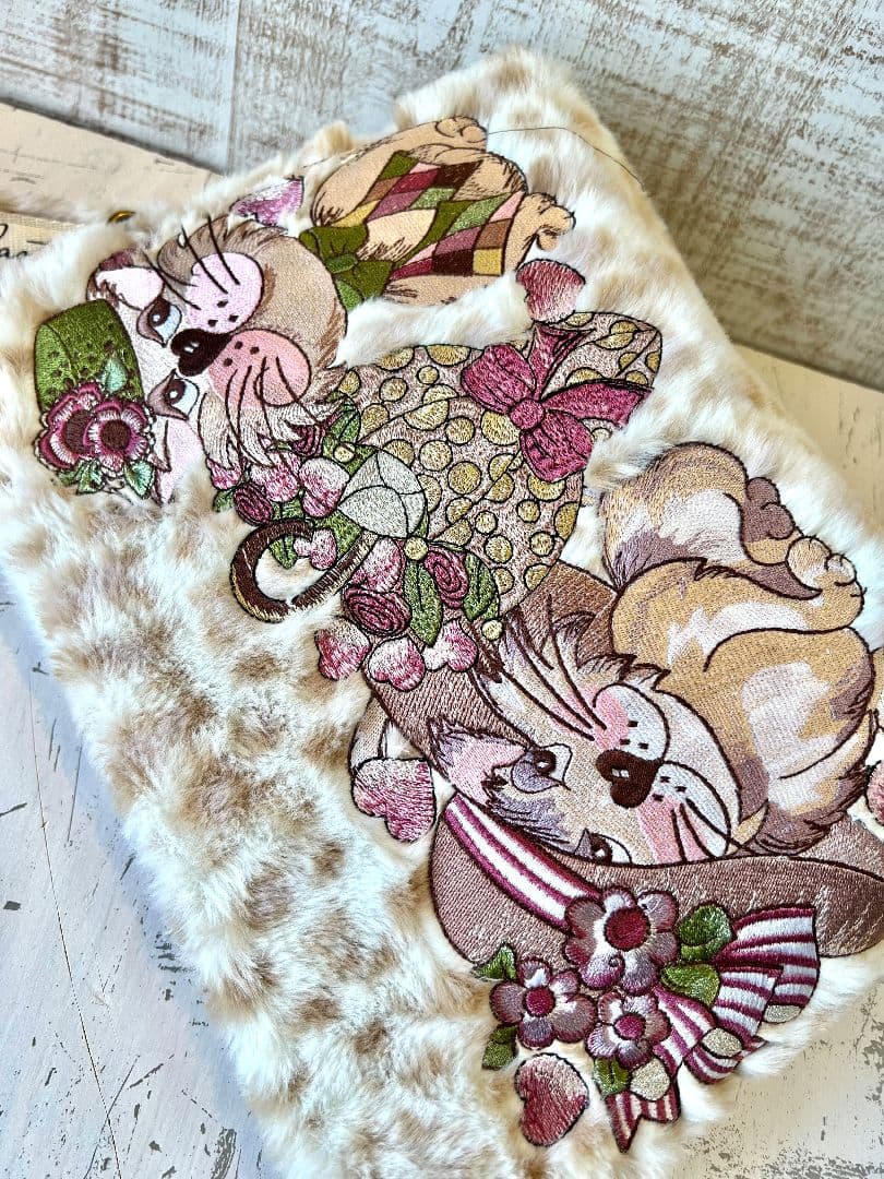 ロラライハリス♡アニマルファー生地♡刺繍のショルダーバッグ♡