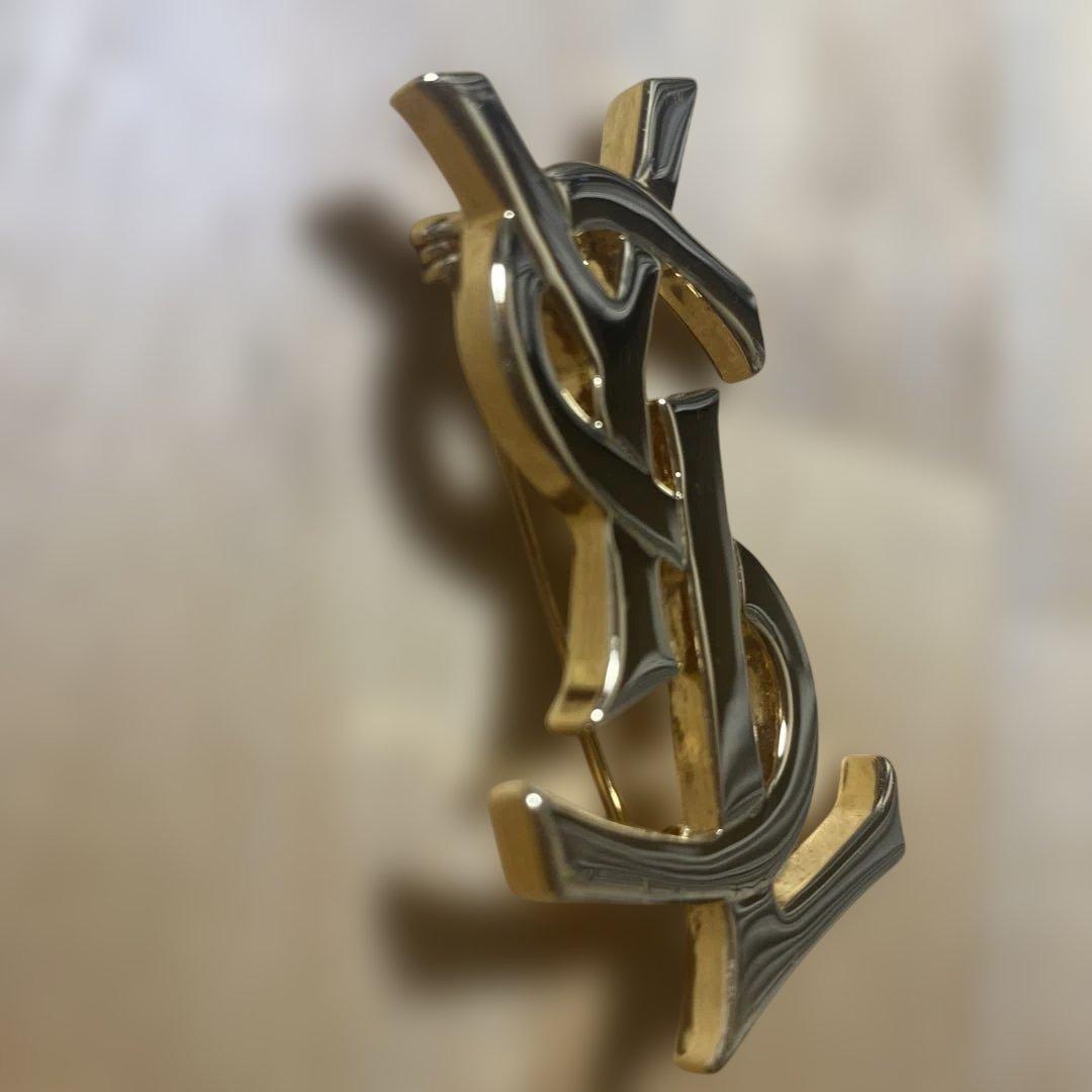 イヴ・サンローラン　 ロゴ　ブローチ　ゴールド