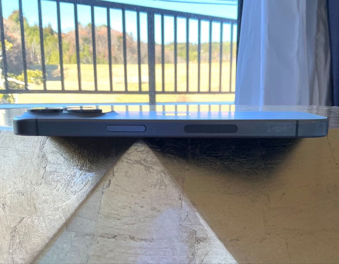 美品　iPhone 15 pro 512gb ナチュラルチタニウム 海外版