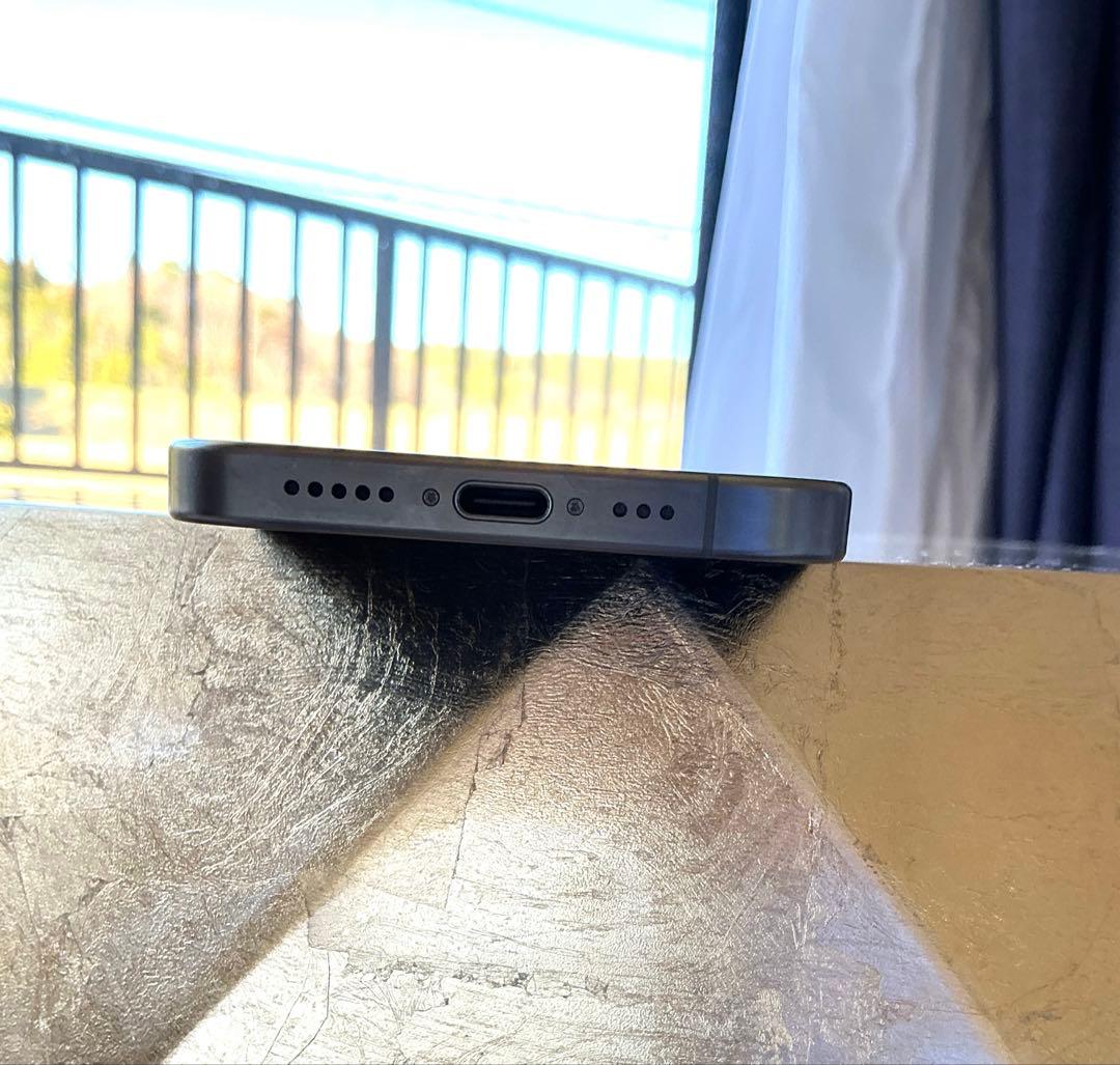 美品　iPhone 15 pro 512gb ナチュラルチタニウム 海外版