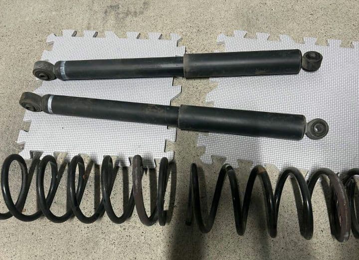 送料無料 ダイハツ タントカスタム L350S 純正サスペンション4本セット