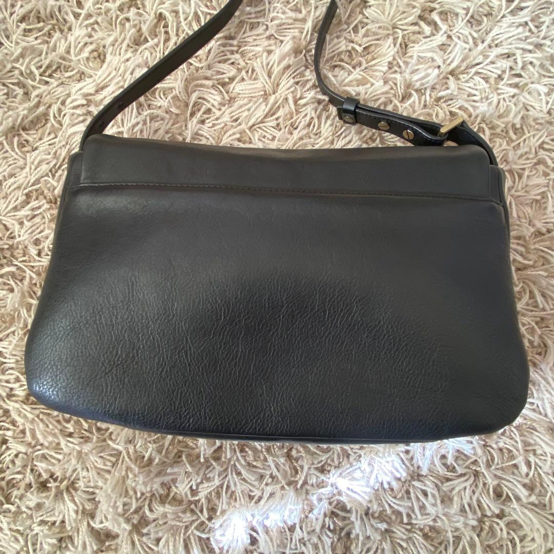 美品　ユルトYURT ブラック 韓国ブランド　黒 レザーショルダーバッグ