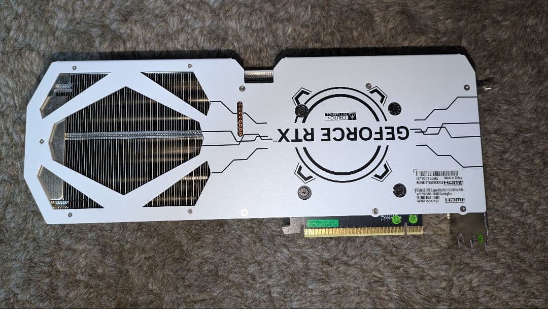NVIDIA GeForce RTX 4070 Ti Super 白