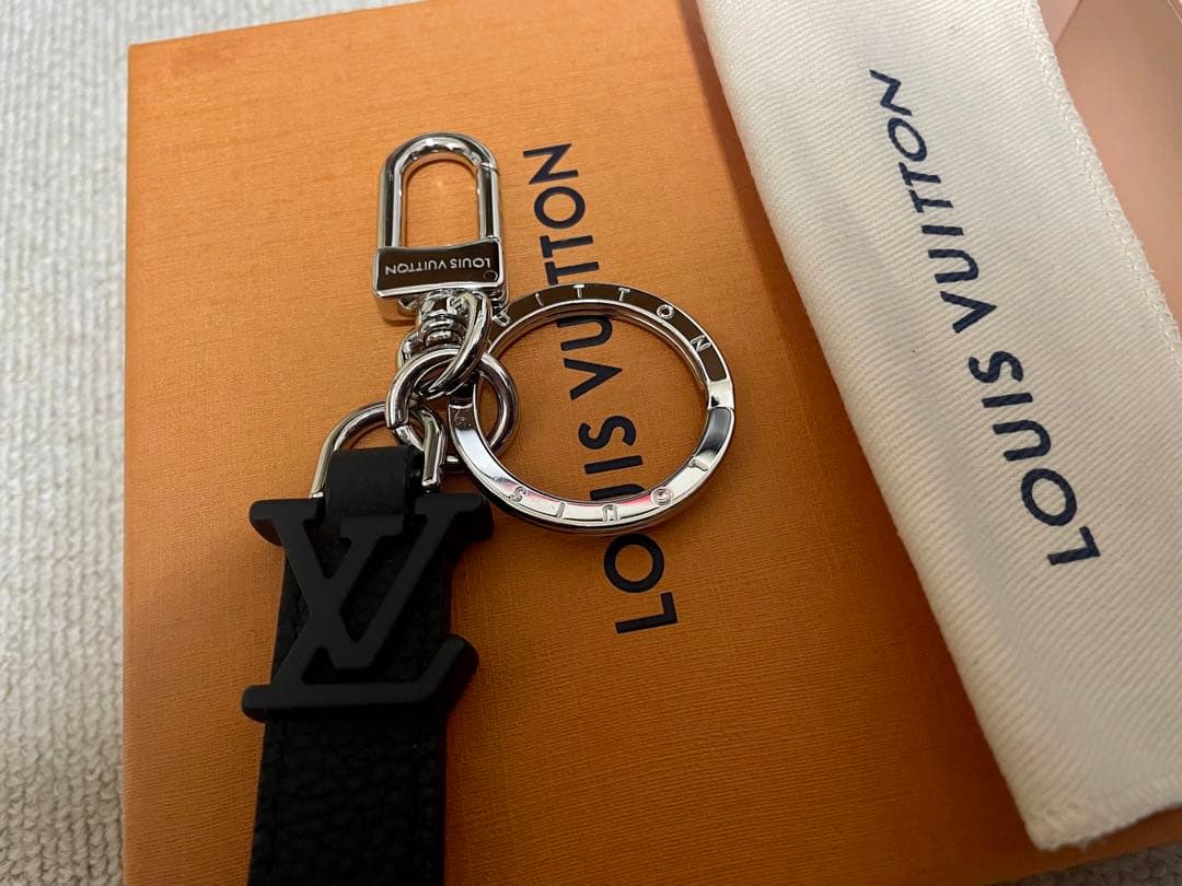 「美品」LOUIS VUITTON ブラック キーホルダー