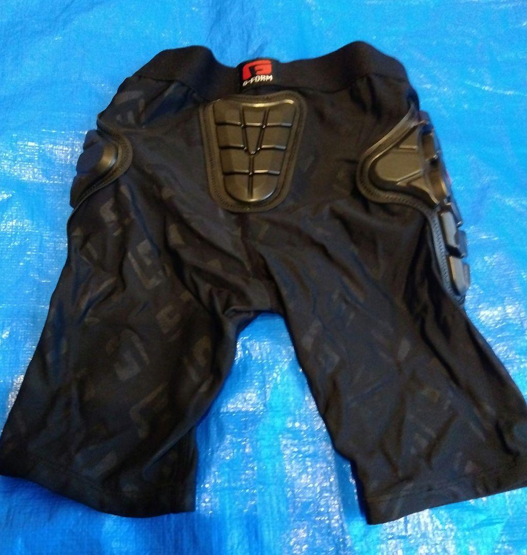 G-FORM プロテクターショーツ　Sサイズ　FOX 二ースリーブ　ユース