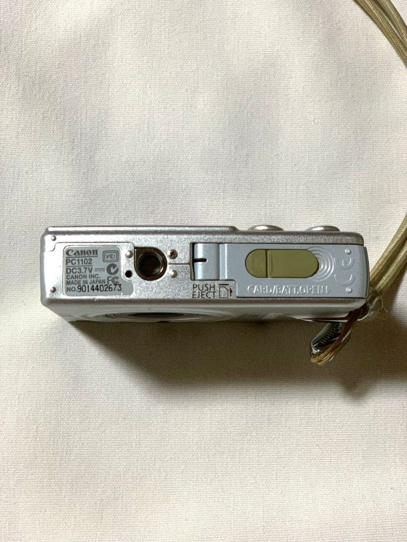 canon IXYデジタルカメラ