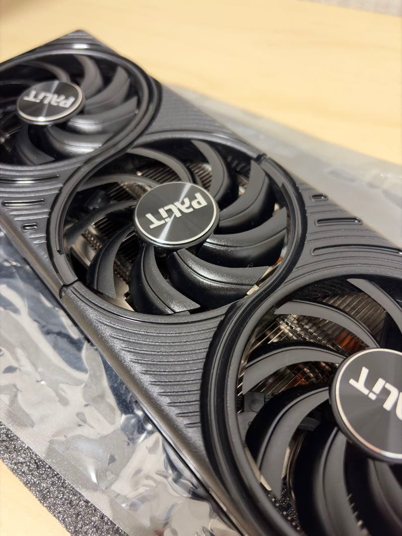 GeForce RTX 5060 Ti 16GB 中古美品