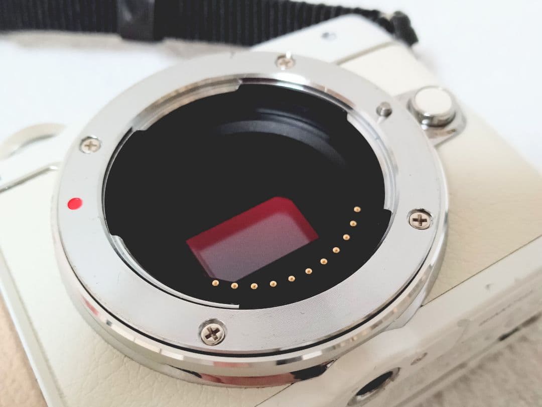 OLYMPUS PEN Lite E-PL7 ボディ ホワイト（レンズ付き）