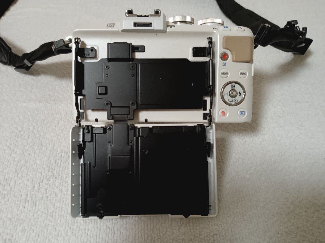 OLYMPUS PEN Lite E-PL7 ボディ ホワイト（レンズ付き）