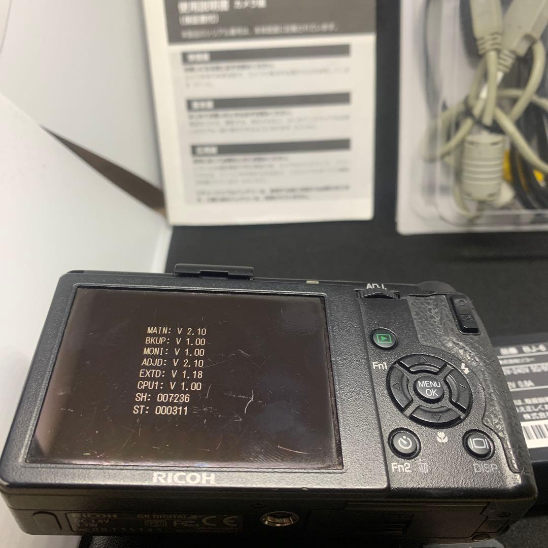 リコーGR DIGITAL III本体 + 専用レザーケースバッテリー2個付き